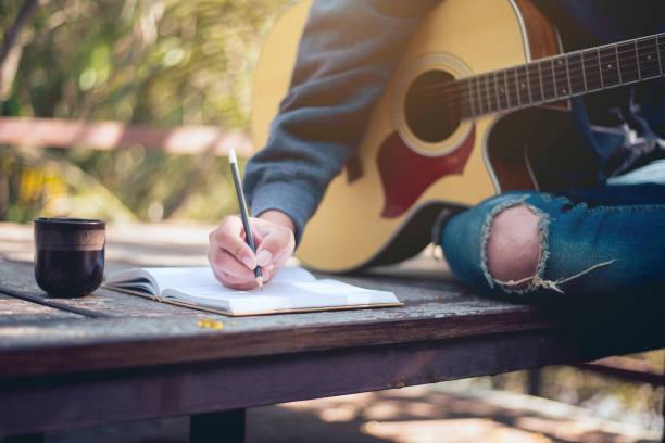 Comment écrire des paroles de chanson : un guide simple